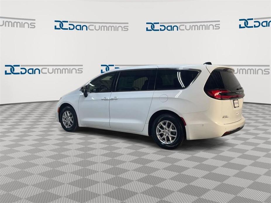 new 2024 Chrysler Pacifica car, priced at $44,237