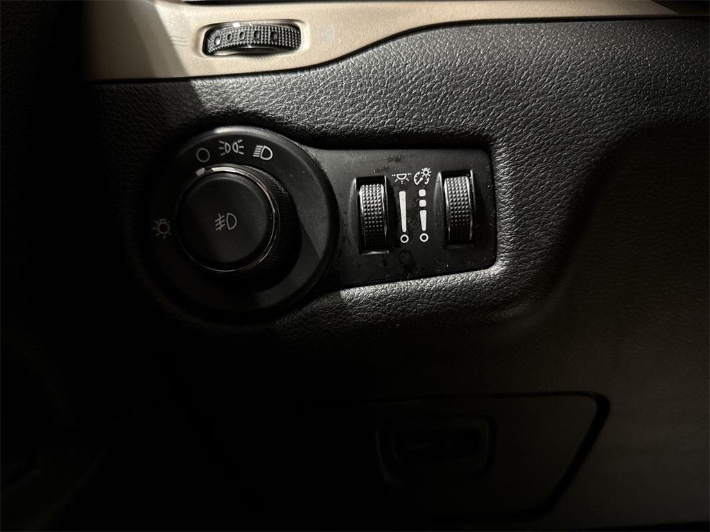 used 2014 Jeep Cherokee car, priced at $5,500