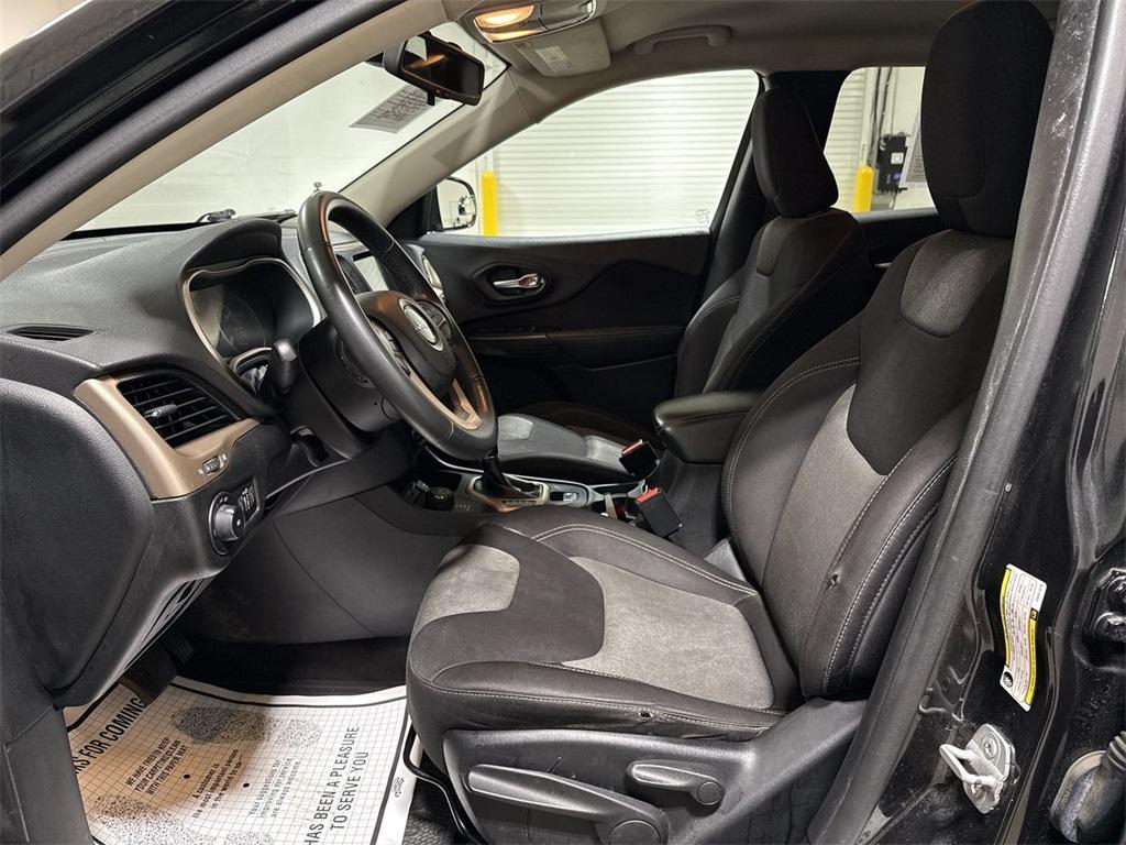 used 2014 Jeep Cherokee car, priced at $5,500