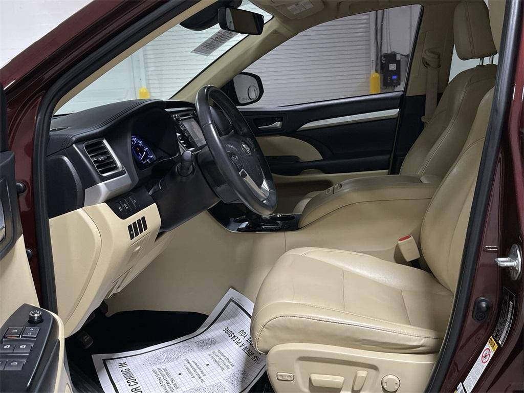 used 2019 Toyota Highlander car, priced at $27,587