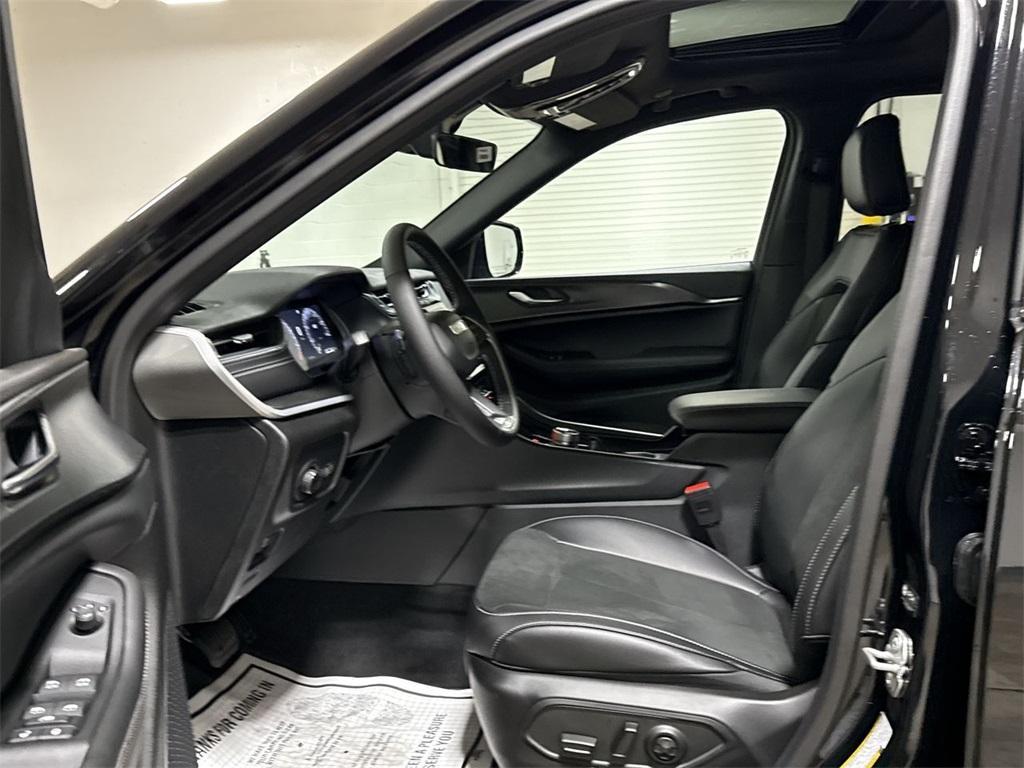 new 2025 Jeep Grand Cherokee car, priced at $40,078