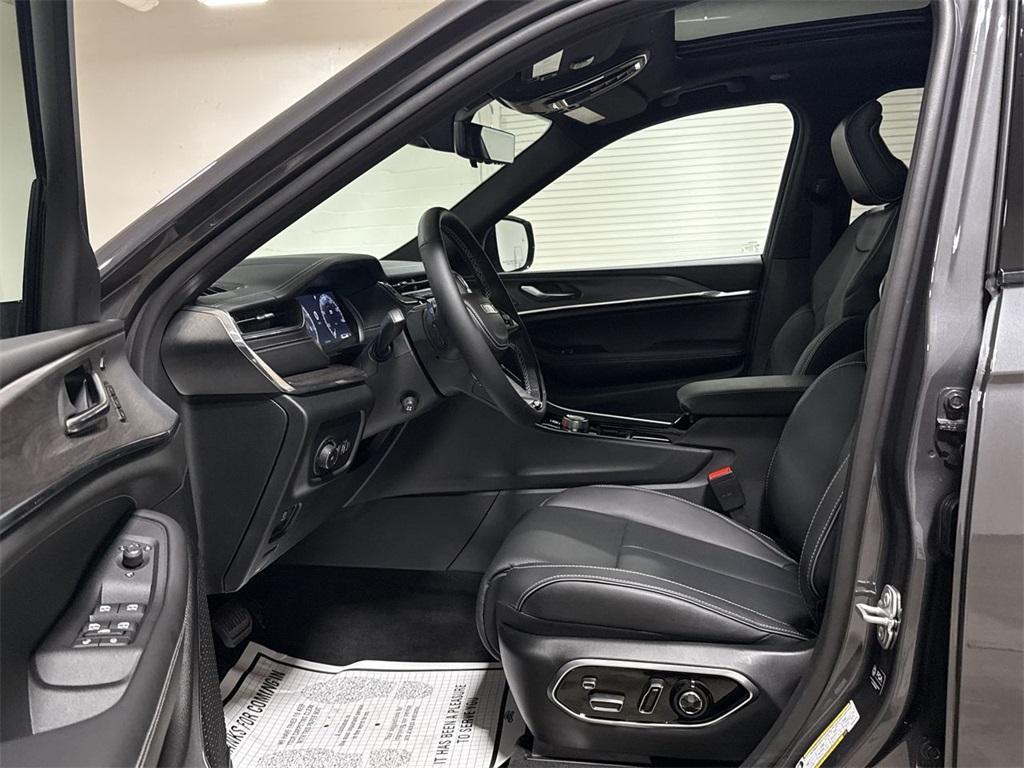 new 2025 Jeep Grand Cherokee car, priced at $59,688