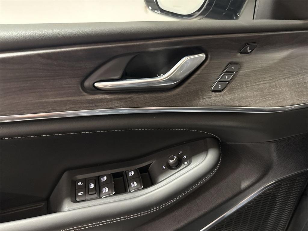 new 2025 Jeep Grand Cherokee car, priced at $59,688