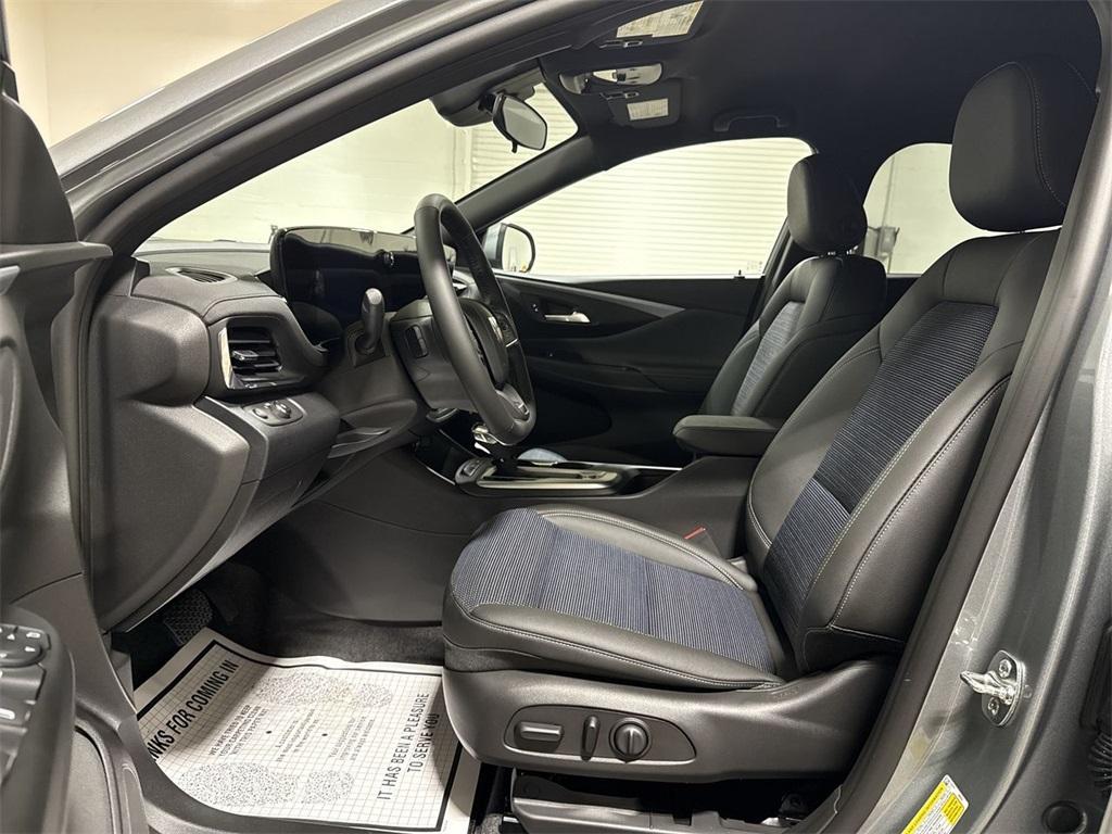 new 2025 Buick Envista car, priced at $25,446