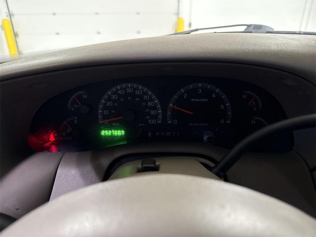 used 2001 Ford F-150 car, priced at $3,900