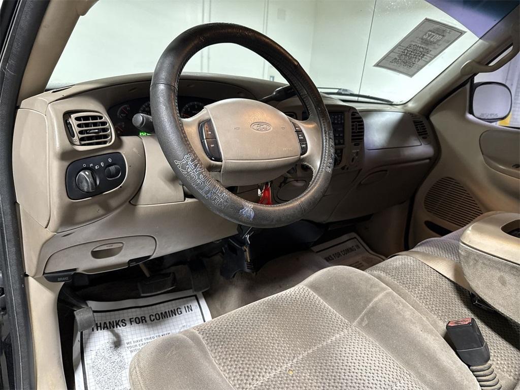 used 2001 Ford F-150 car, priced at $3,900