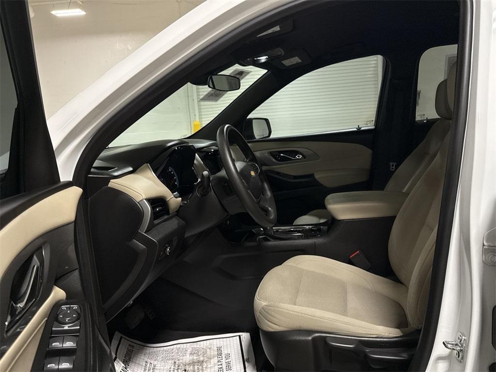 used 2023 Chevrolet Traverse car, priced at $22,987