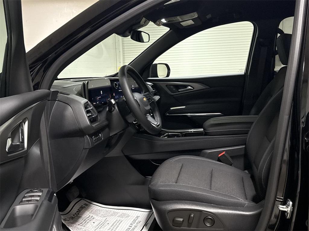 new 2026 Chevrolet Traverse car, priced at $43,368