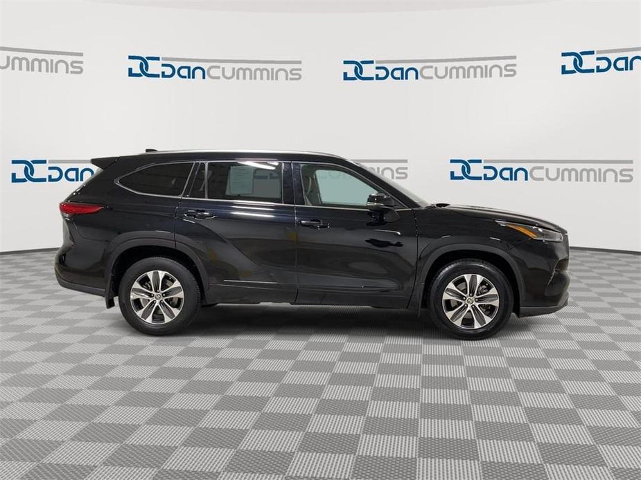 used 2021 Toyota Highlander car, priced at $32,287