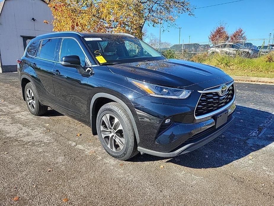 used 2021 Toyota Highlander car, priced at $32,487