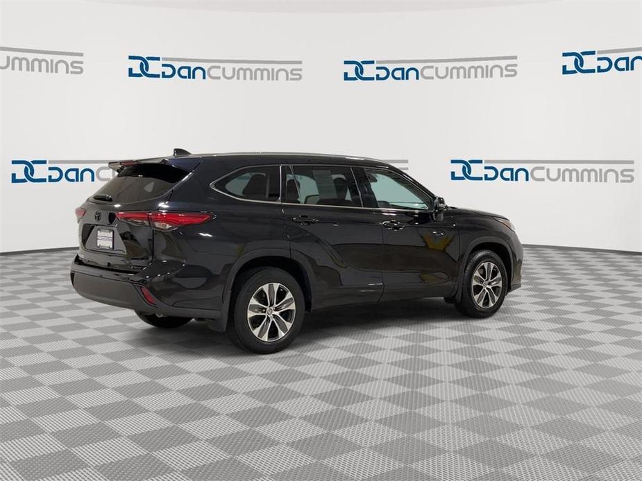 used 2021 Toyota Highlander car, priced at $32,287