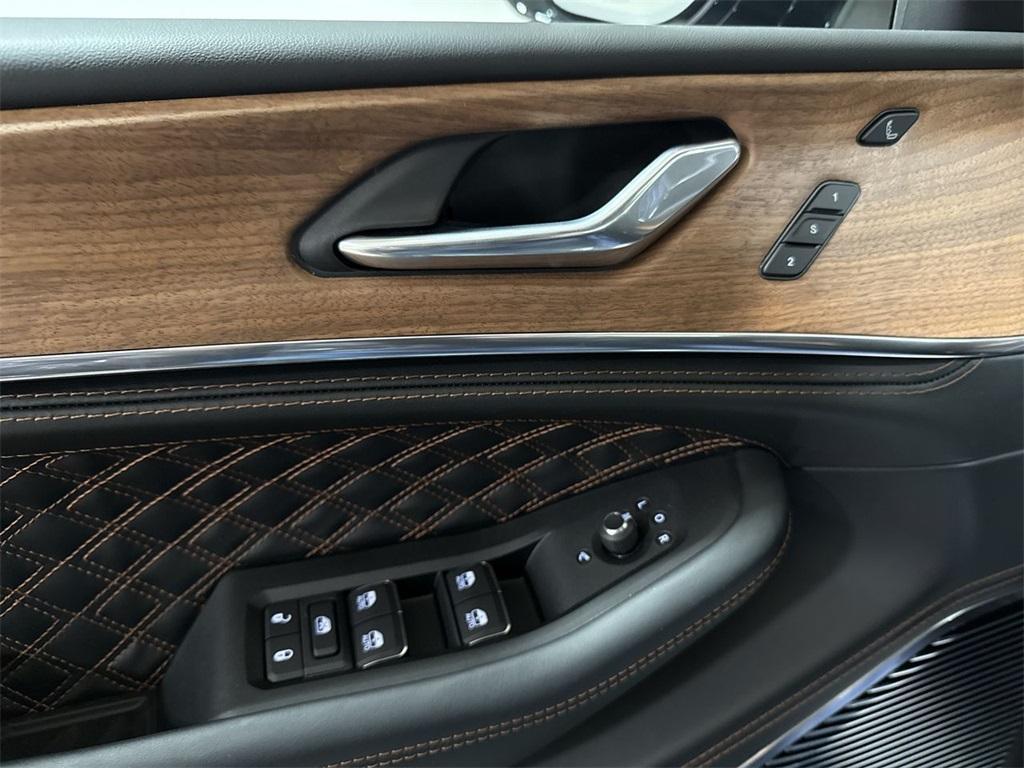 new 2025 Jeep Grand Cherokee car, priced at $67,404