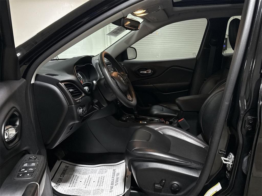 used 2022 Jeep Cherokee car, priced at $26,587