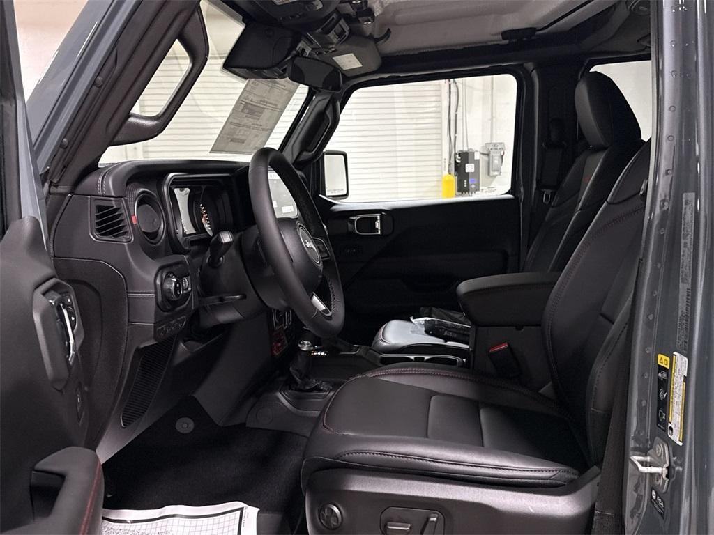 new 2025 Jeep Gladiator car, priced at $47,942