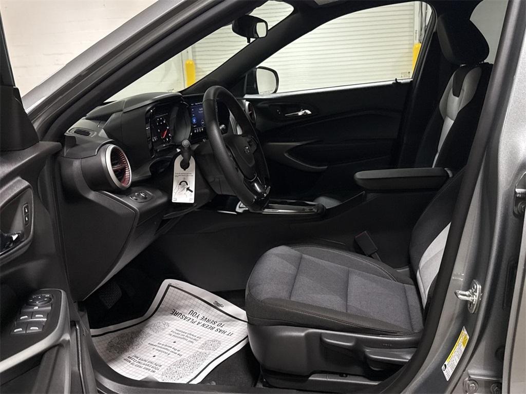 new 2025 Chevrolet Trax car, priced at $23,895