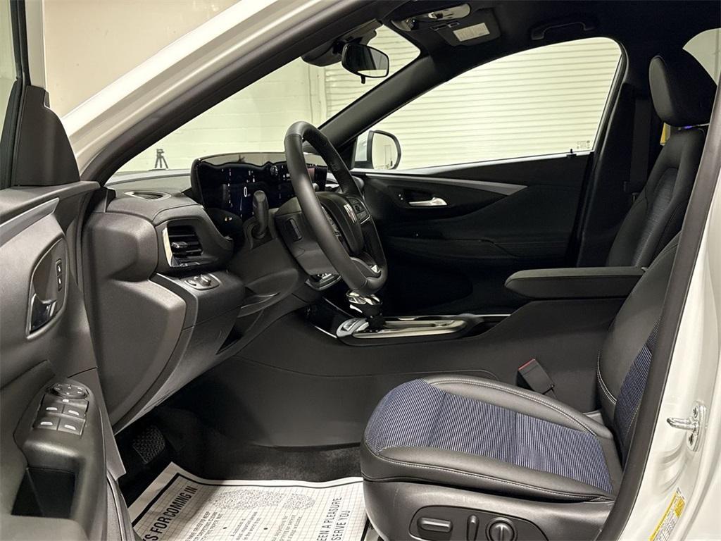 new 2025 Buick Envista car, priced at $25,147
