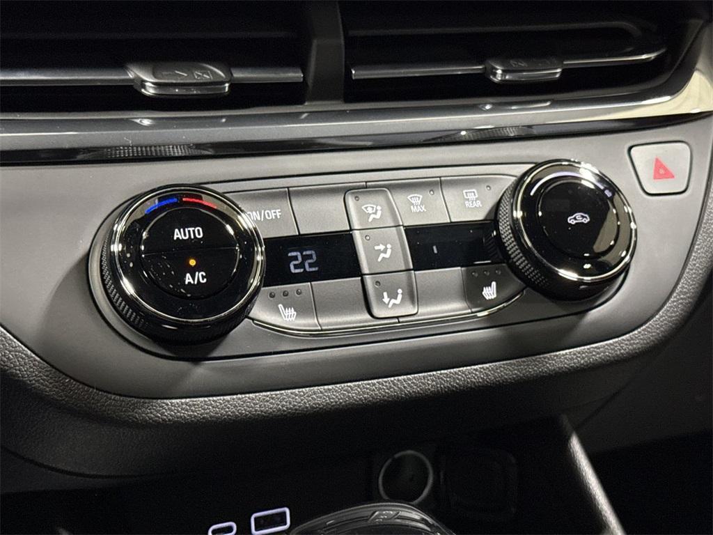 new 2025 Buick Envista car, priced at $25,147