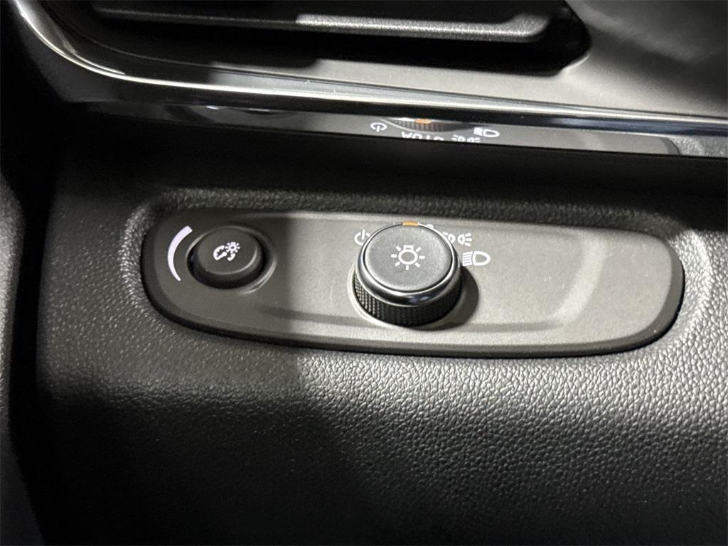 new 2025 Buick Envista car, priced at $25,147