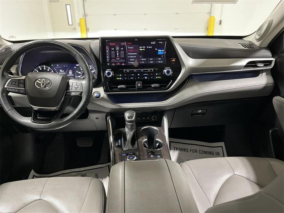 used 2020 Toyota Highlander car, priced at $34,387