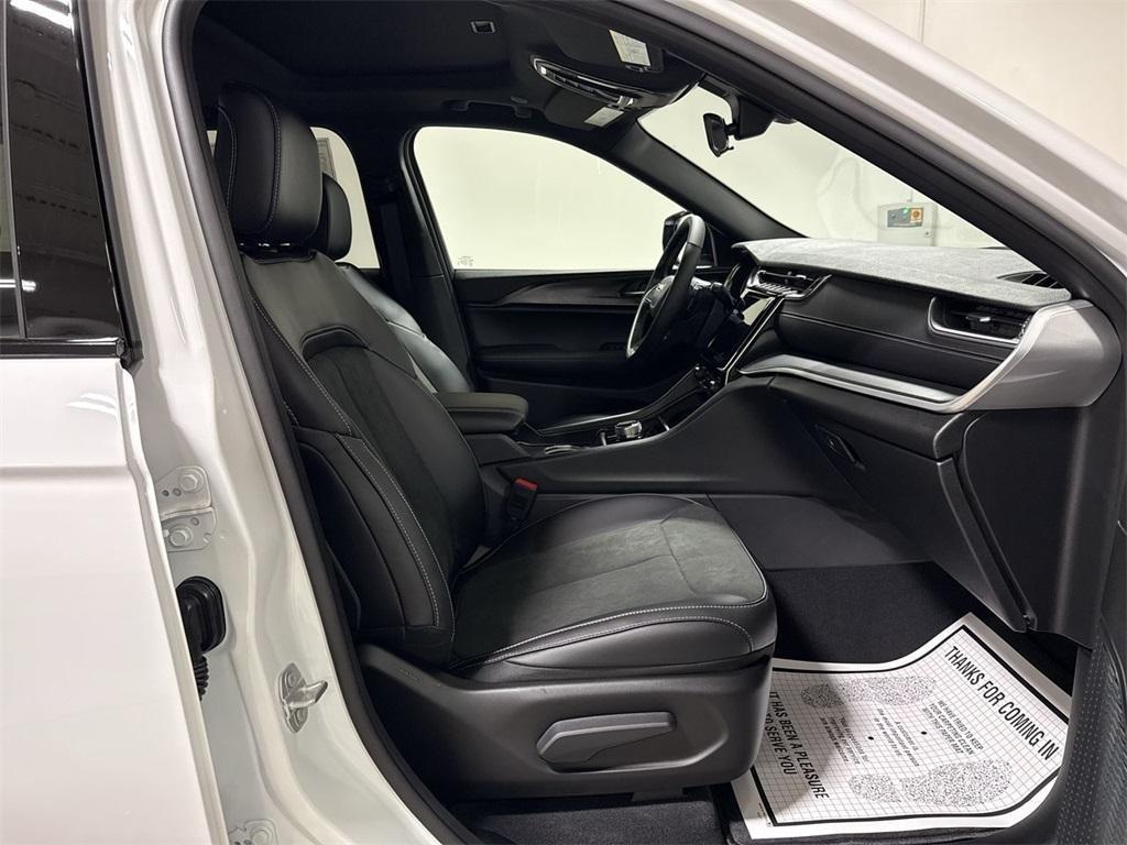 new 2025 Jeep Grand Cherokee car, priced at $37,988