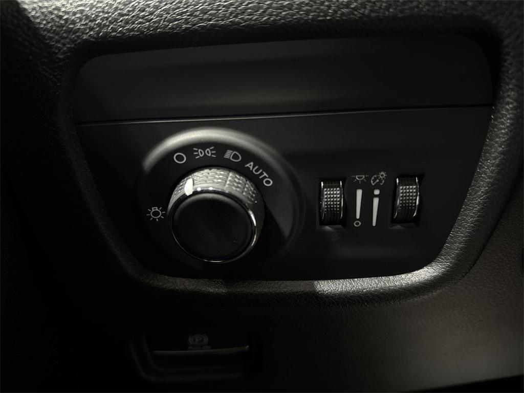 new 2025 Jeep Grand Cherokee car, priced at $37,988