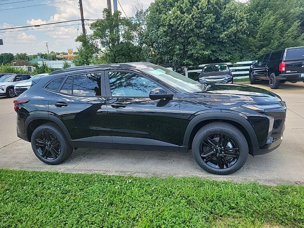 new 2025 Chevrolet Trax car, priced at $25,738
