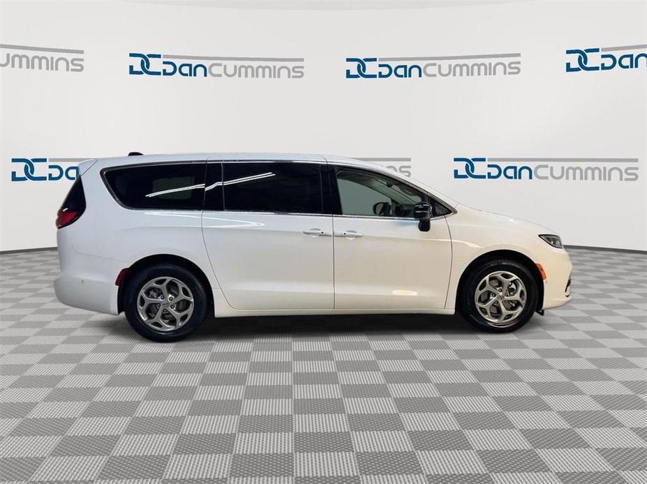 new 2024 Chrysler Pacifica car, priced at $51,237
