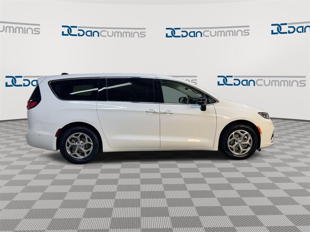 new 2024 Chrysler Pacifica car, priced at $42,785