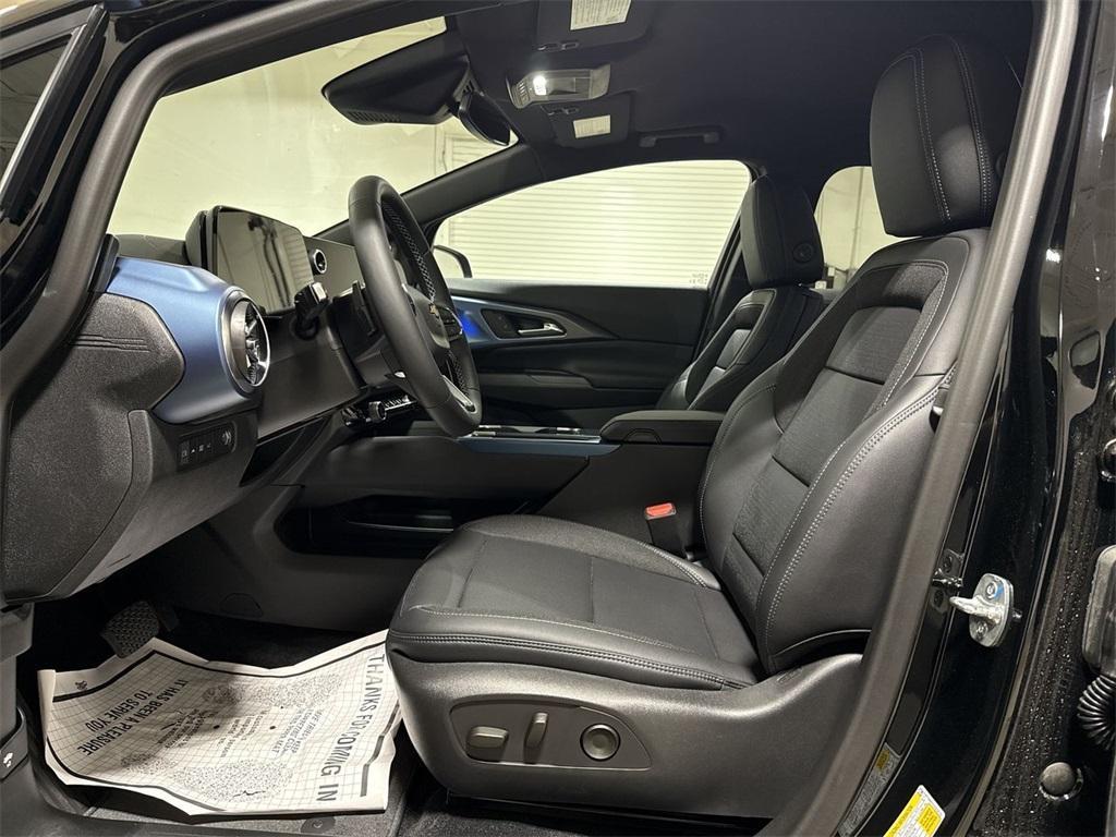 new 2025 Chevrolet Equinox EV car, priced at $35,873