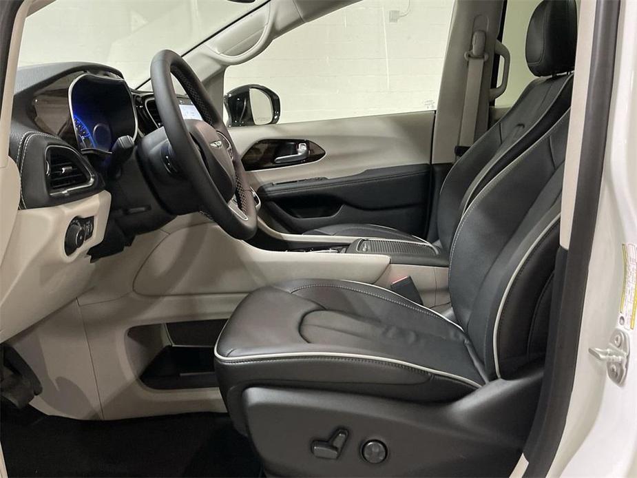 new 2024 Chrysler Pacifica car, priced at $52,886