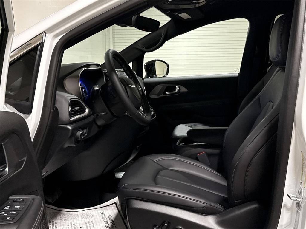 new 2025 Chrysler Voyager car, priced at $38,293