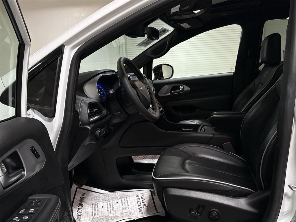 used 2025 Chrysler Pacifica car, priced at $38,987