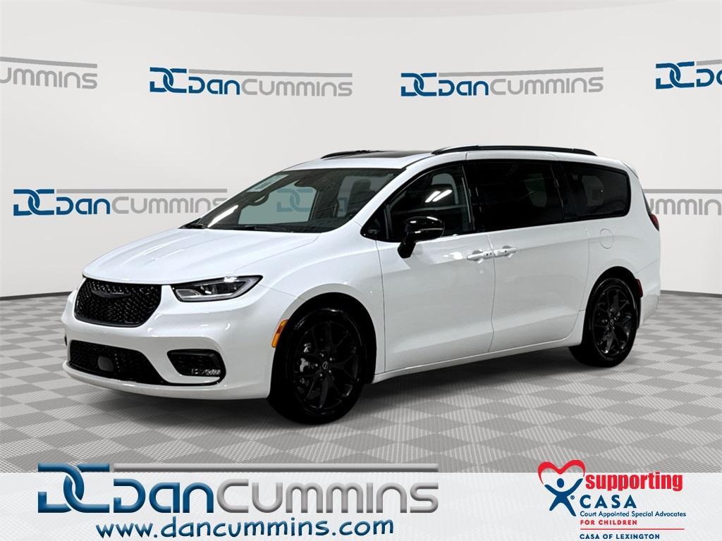used 2025 Chrysler Pacifica car, priced at $38,987