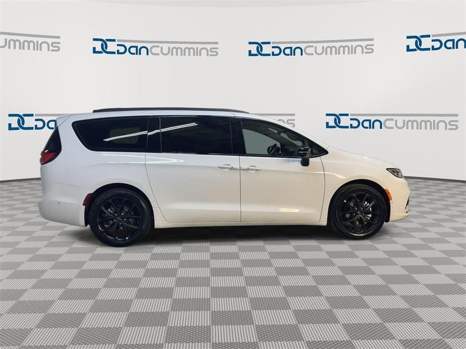 new 2024 Chrysler Pacifica car, priced at $47,963