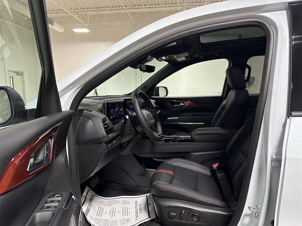 new 2026 Chevrolet Traverse car, priced at $57,813