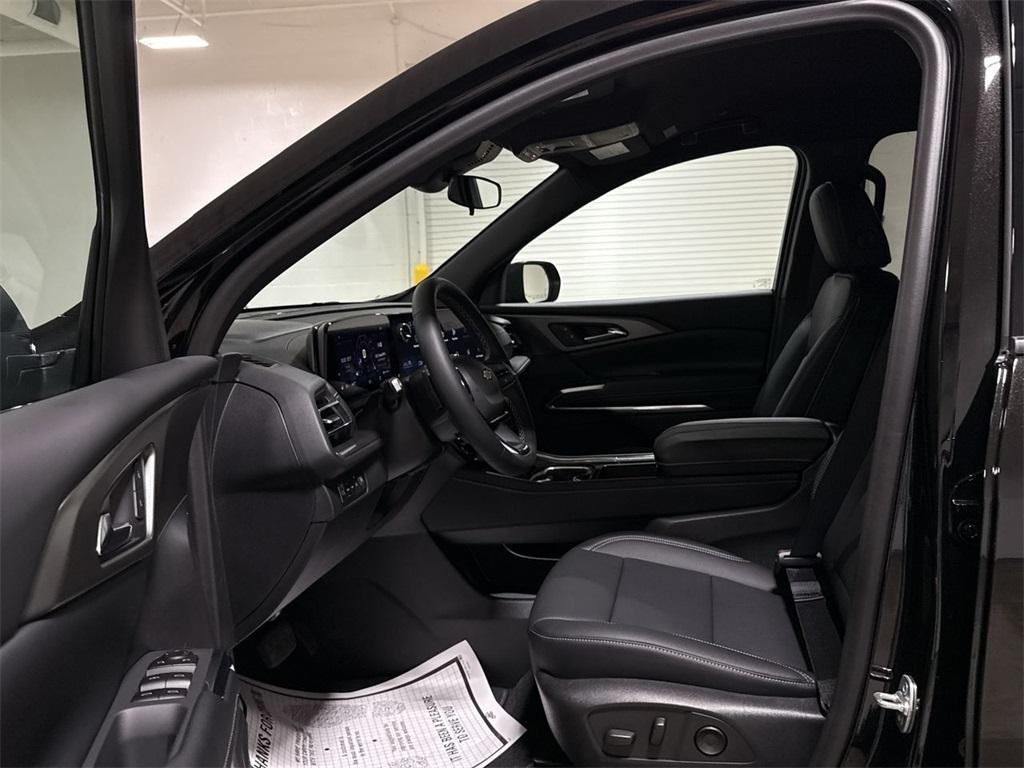new 2025 Chevrolet Traverse car, priced at $43,597