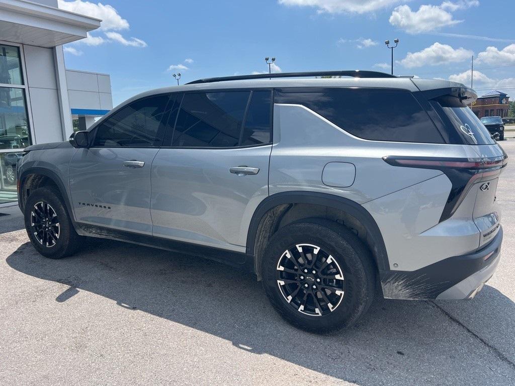 used 2024 Chevrolet Traverse car, priced at $44,987