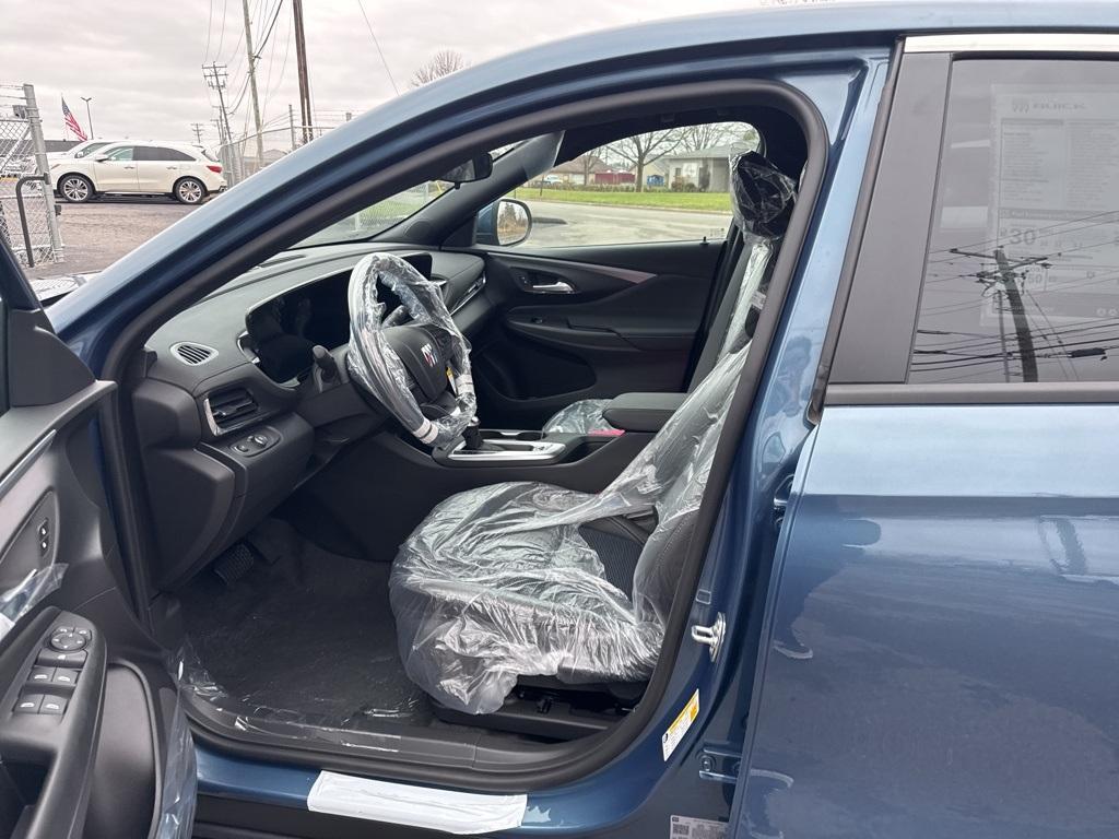 new 2025 Buick Envista car, priced at $25,290