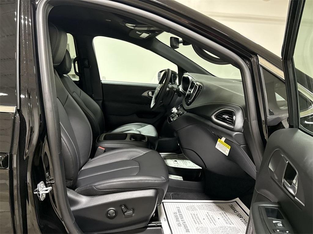 new 2025 Chrysler Pacifica car, priced at $49,090