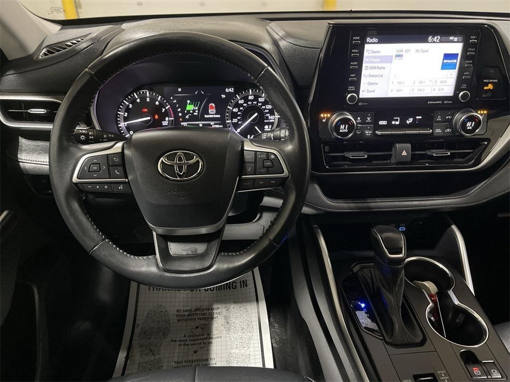 used 2022 Toyota Highlander car, priced at $31,987