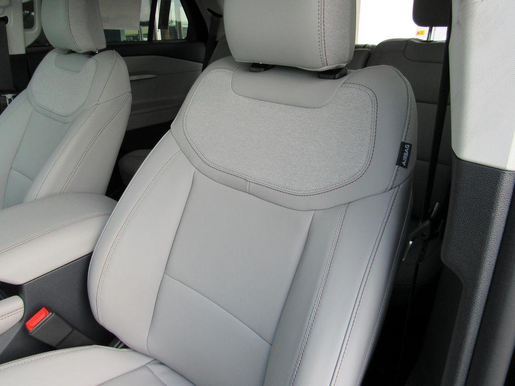 new 2025 Ford Explorer car, priced at $48,660