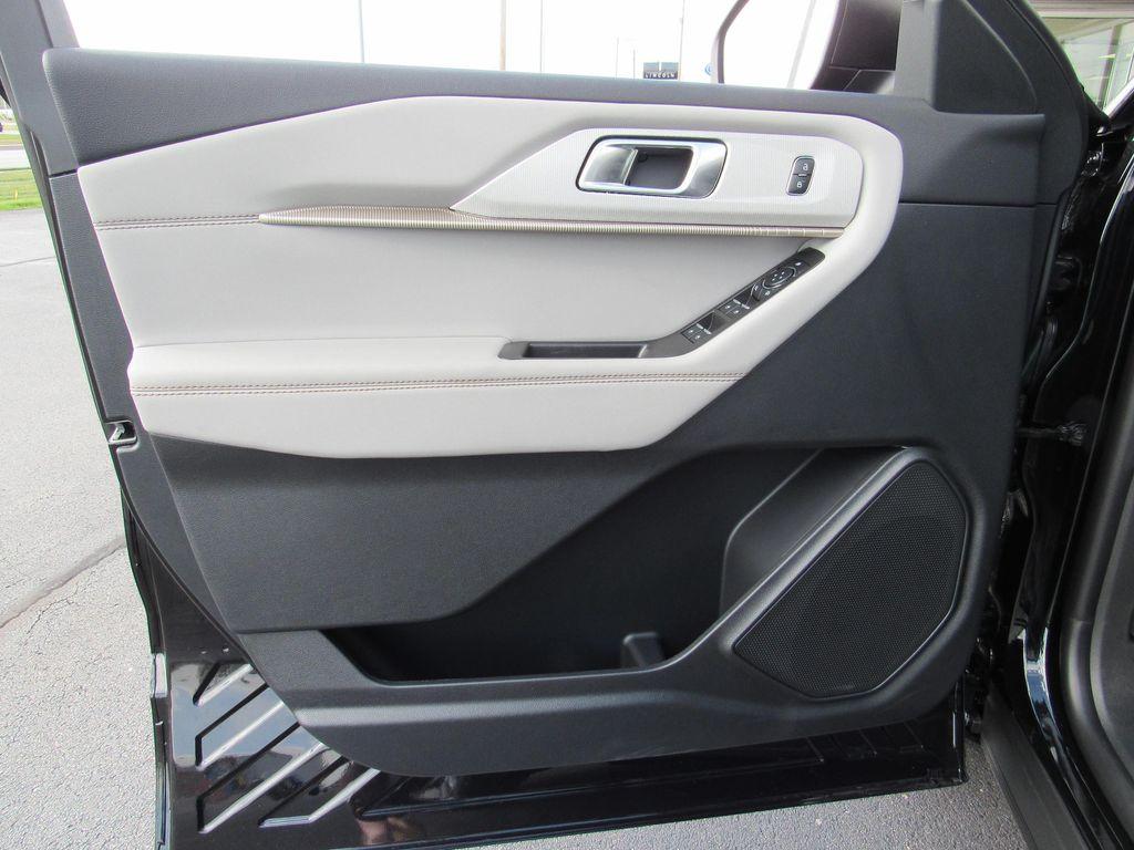 new 2025 Ford Explorer car, priced at $48,660