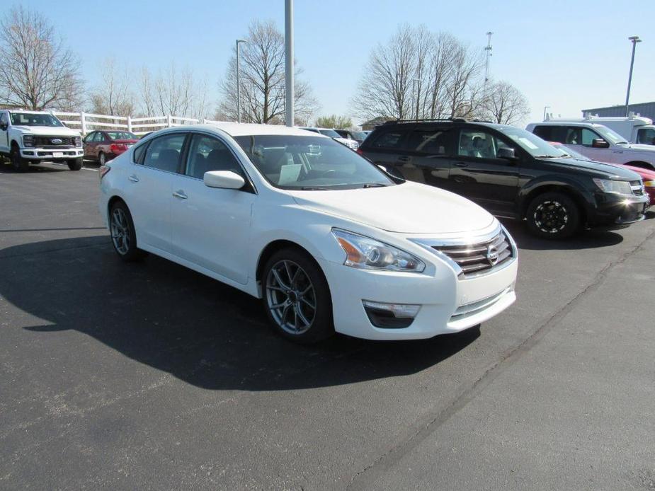 used 2015 Nissan Altima car, priced at $5,895