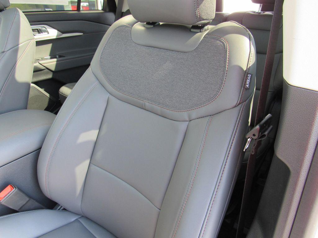 new 2025 Ford Explorer car, priced at $51,550