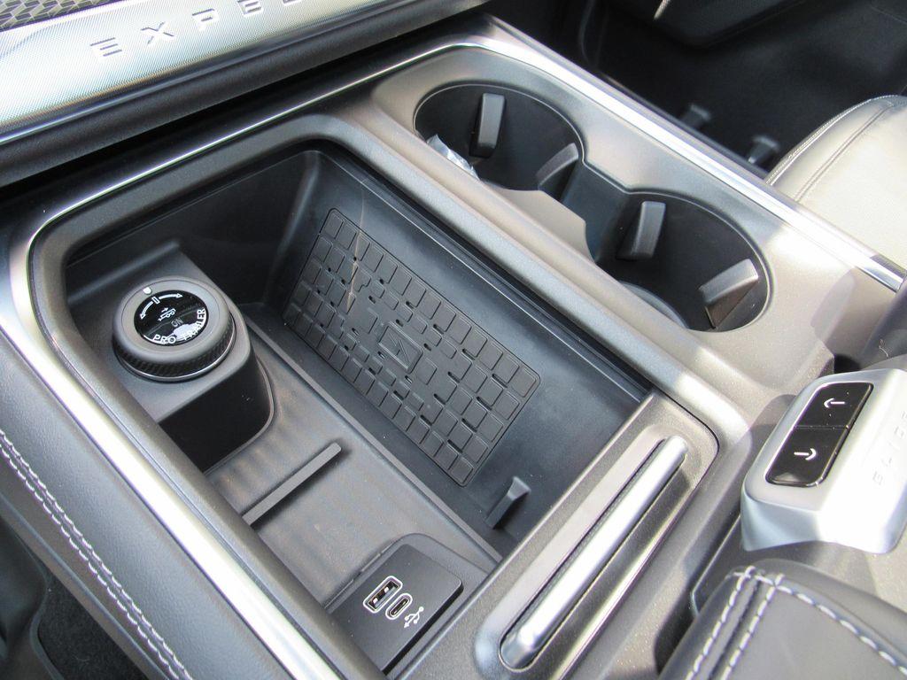 new 2025 Ford Expedition car, priced at $83,760