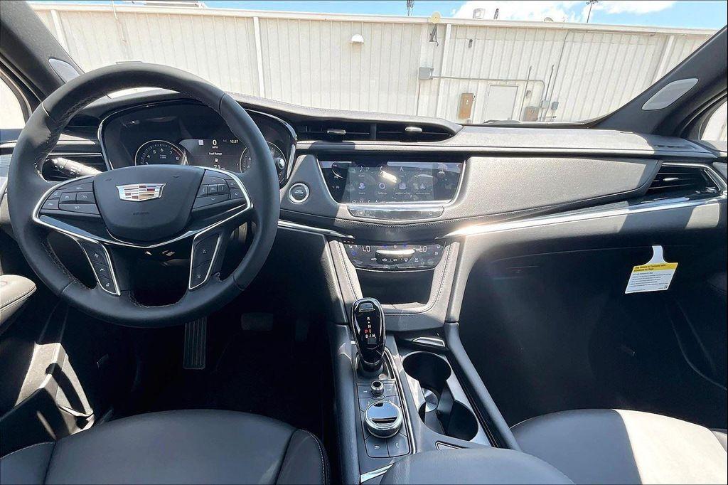 new 2025 Cadillac XT5 car, priced at $56,465