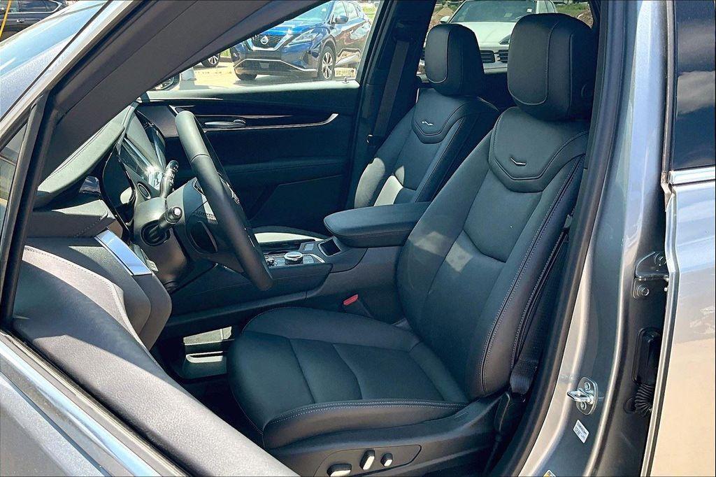 new 2025 Cadillac XT5 car, priced at $56,465