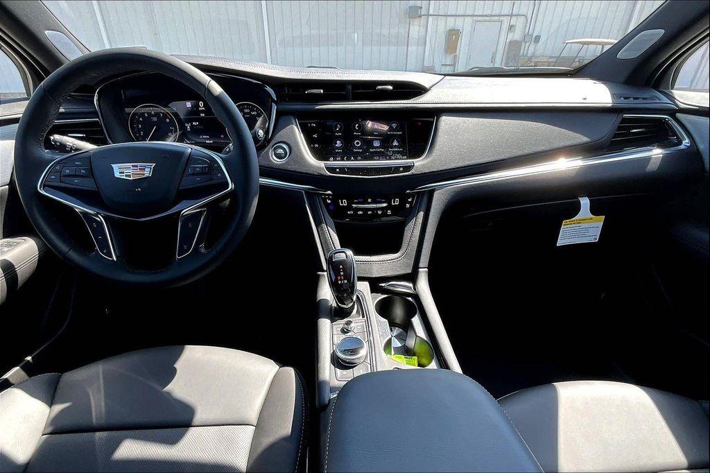 new 2025 Cadillac XT5 car, priced at $57,690