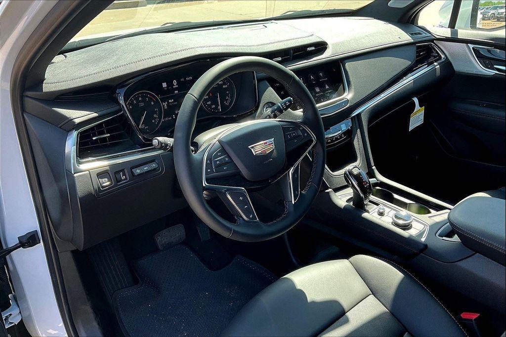 new 2025 Cadillac XT5 car, priced at $57,690