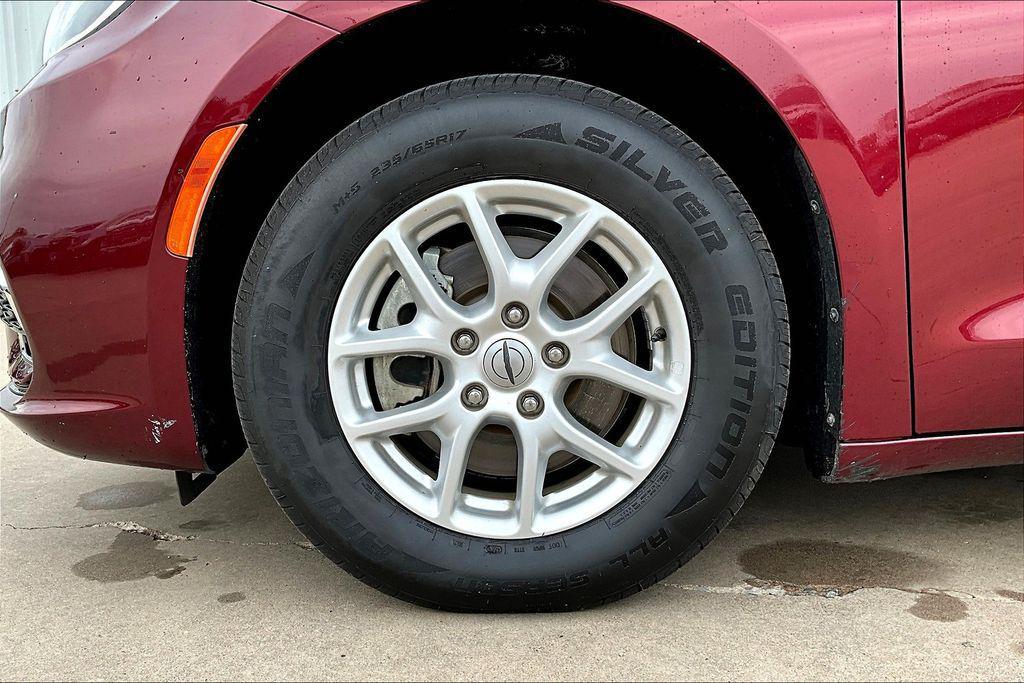 used 2021 Chrysler Pacifica car, priced at $14,000